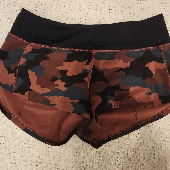 Women's Lululemon Shorts Size 4 - Picture 3 of 6